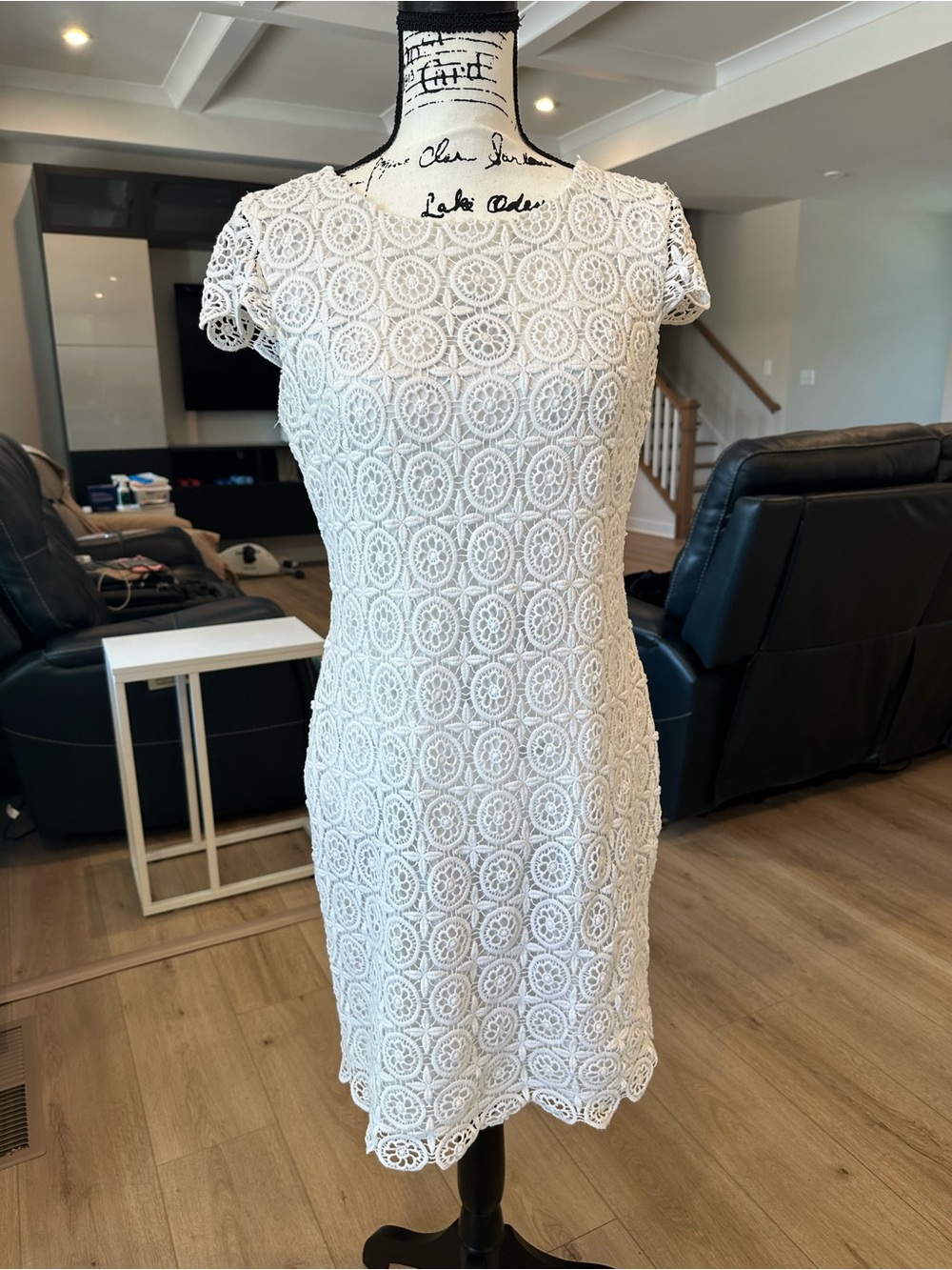 LACE DRESS Overlay Short Sleeve Sheath Dress in WHITE SIZE 8